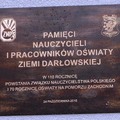 Odsłonięto tablicę w hołdzie darłowskim nauczycielom